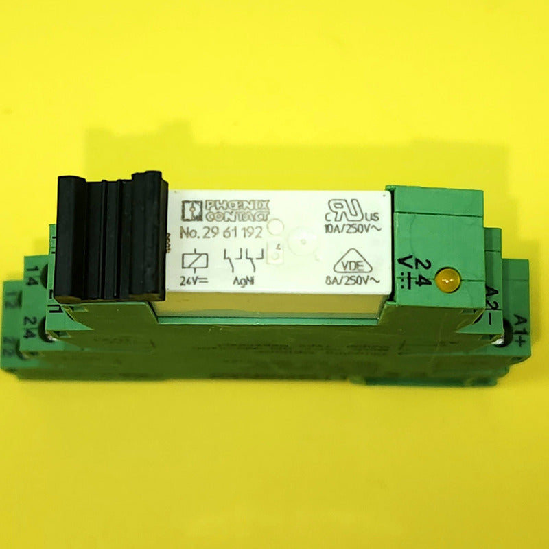 Phoenix Contact Socket Plc Bsc 24dc/21-21(2967015) Usado -