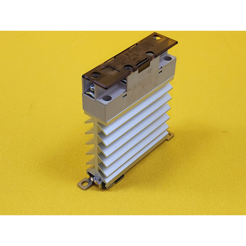 Omron G3pb-225b-vd Relevador Estado Solido 240vac. Usado