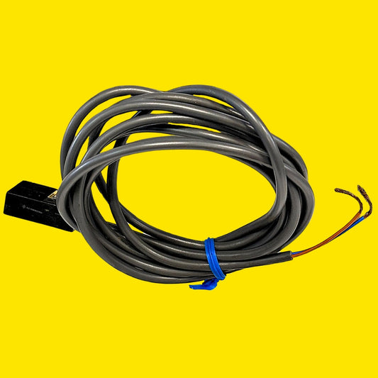 Omron Tl-w5md1 Sensor